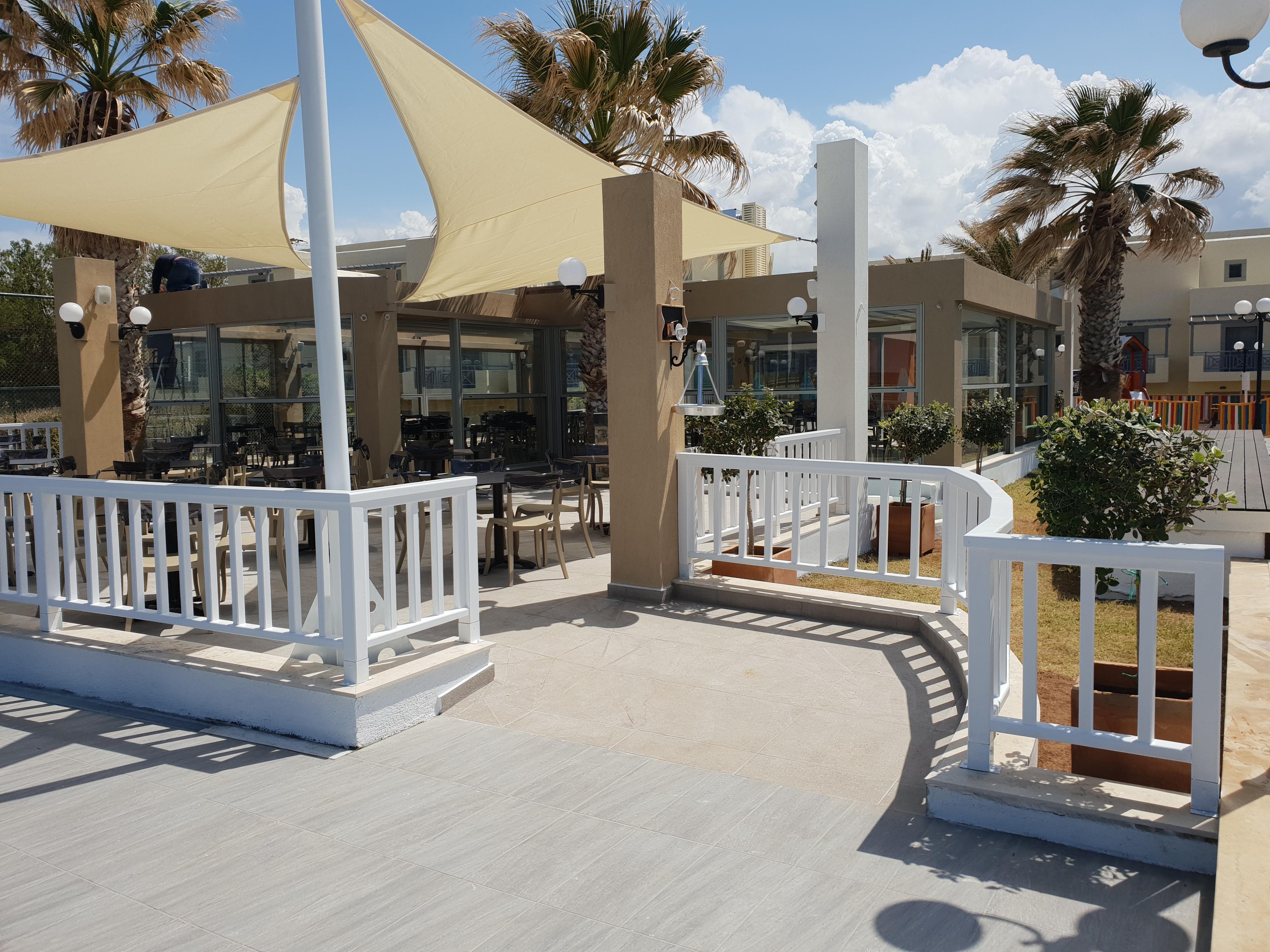 הרסוניסוס Europa Beach Hotel & Spa מראה חיצוני תמונה